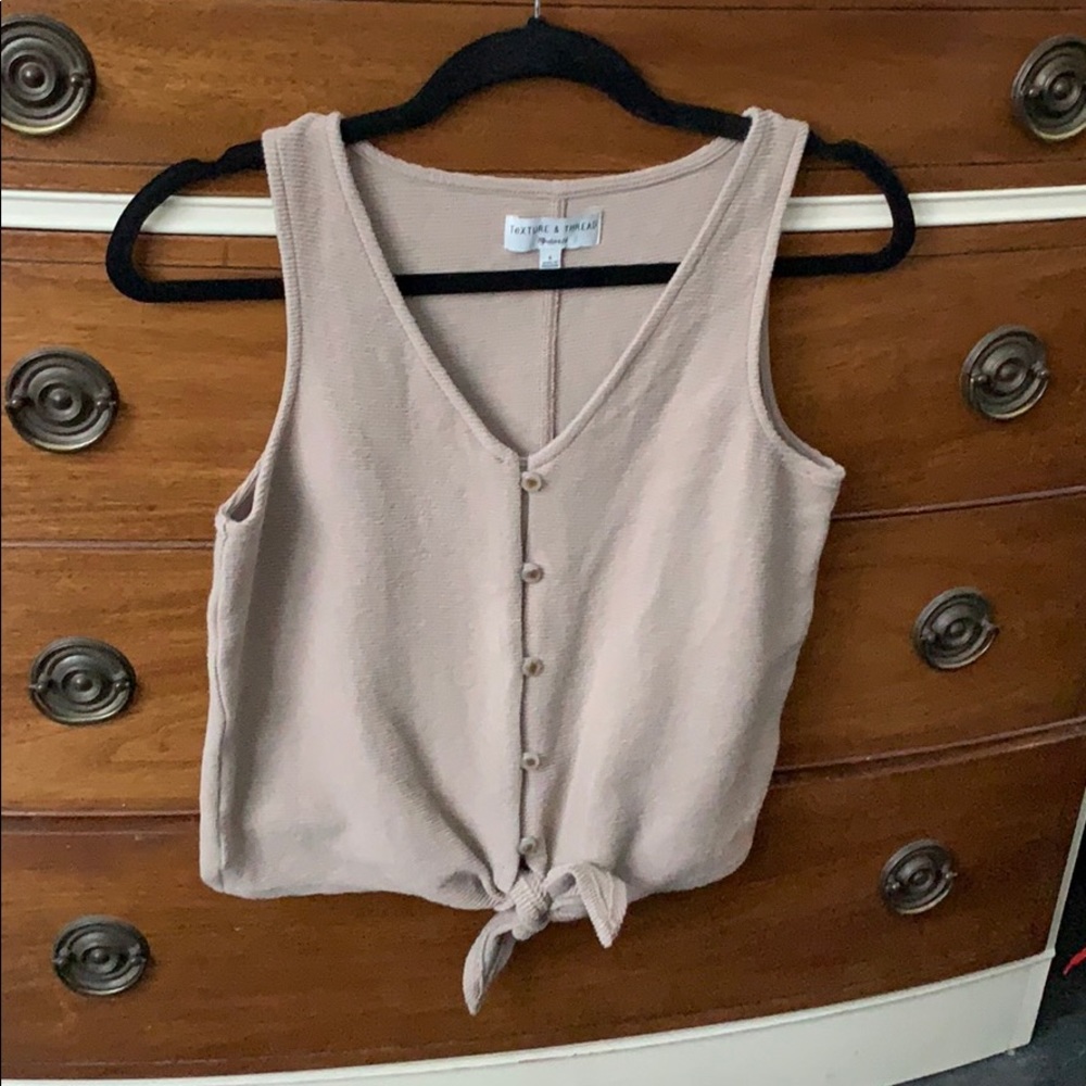 Tie front tank
